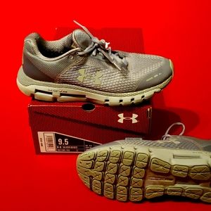 Mens 9.5 Under Armour Hovr Infinite running shoes.
